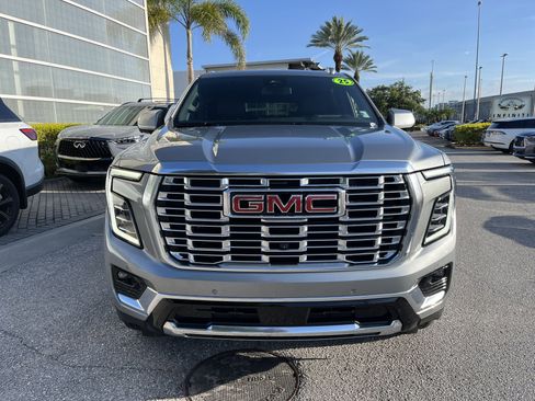 Used 2025 GMC Yukon XL Denali RWD image 12