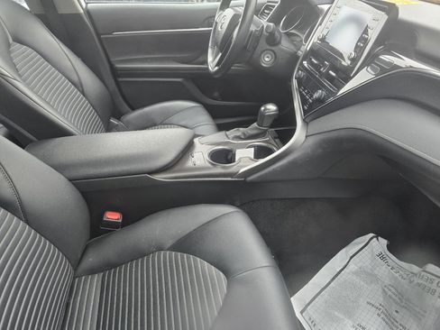 Used 2022 Toyota Camry SE FWD image 14