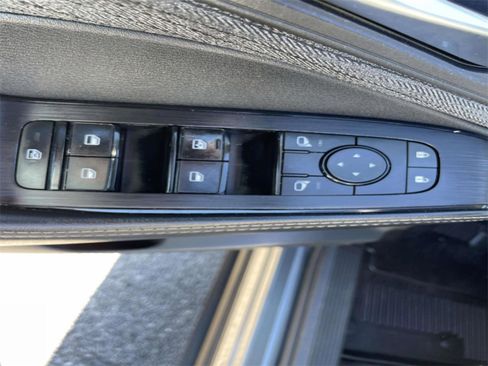 Used 2023 Nissan Rogue SV image 24