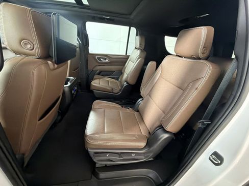 Used 2023 Chevrolet Suburban High Country w/ Advanced Technology Package image 25