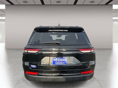 New 2025 Jeep Grand Cherokee Altitude image 4