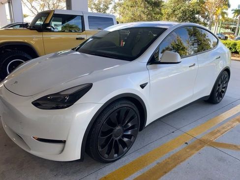Used 2022 Tesla Model Y Performance image 3