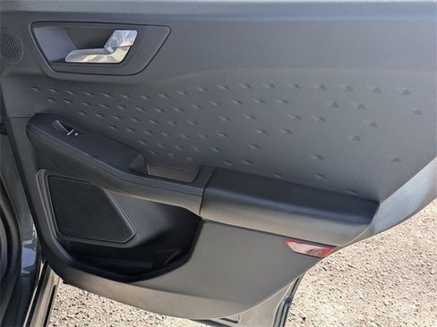 Used 2020 Ford Escape Titanium image 27