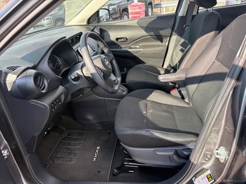 Used 2024 Nissan Kicks S image 17