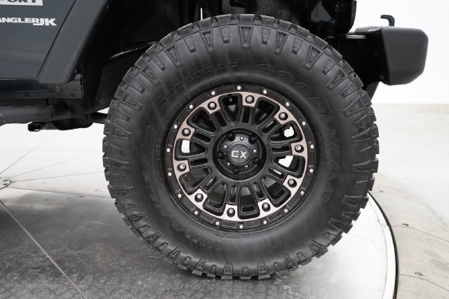 Used 2018 Jeep Wrangler Sport w/ Connectivity Group AWD/4WD image 33