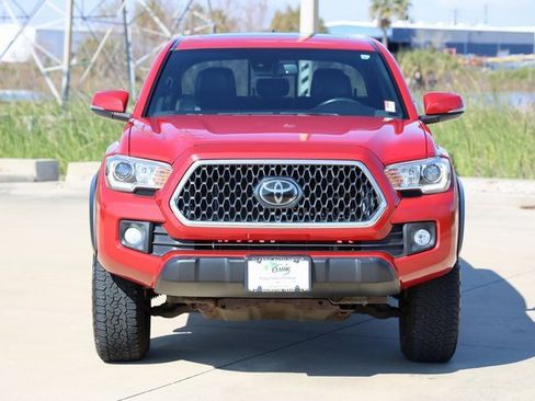 Used 2018 Toyota Tacoma TRD Off-Road image 2