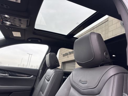 Used 2025 Cadillac XT6 Premium Luxury image 27