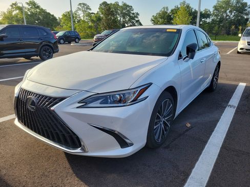 Used 2024 Lexus ES 350 w/ Premium Package image 4