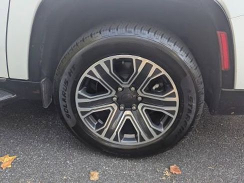 Used 2023 Jeep Wagoneer L Series II image 10