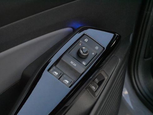 Used 2023 Volkswagen ID.4 Pro S AWD/4WD image 19