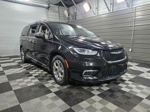 Used 2021 Chrysler Pacifica Limited image 4