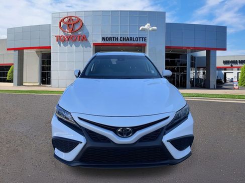 Used 2024 Toyota Camry SE image 4