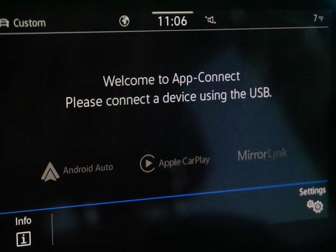 Certified 2022 Volkswagen Atlas SE image 28