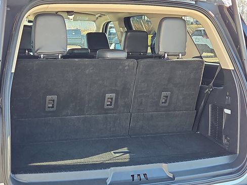 Used 2024 Ford Expedition XLT image 9