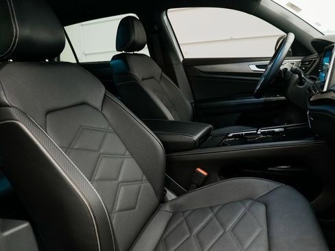 Used 2024 Volkswagen Atlas Cross Sport SE image 32