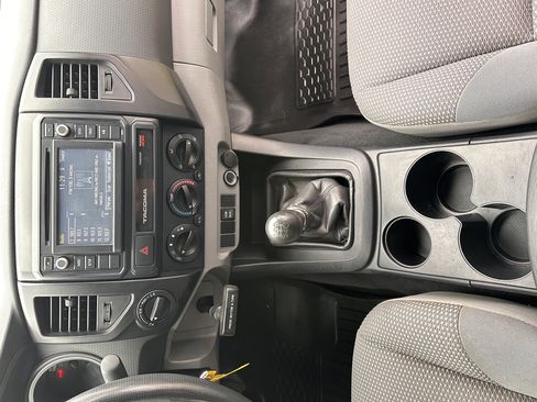 Used 2015 Toyota Tacoma 4x4 Access Cab w/ Convenience Package image 30