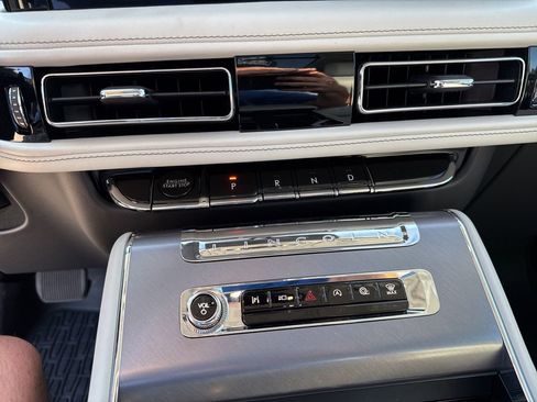 Used 2025 Lincoln Aviator AWD w/ Jet Appearance Package image 26