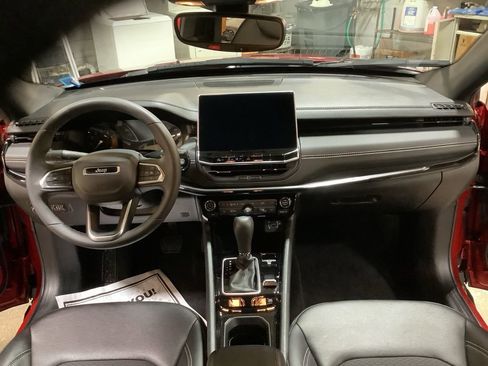 Used 2024 Jeep Compass Latitude w/ Convenience Group image 22