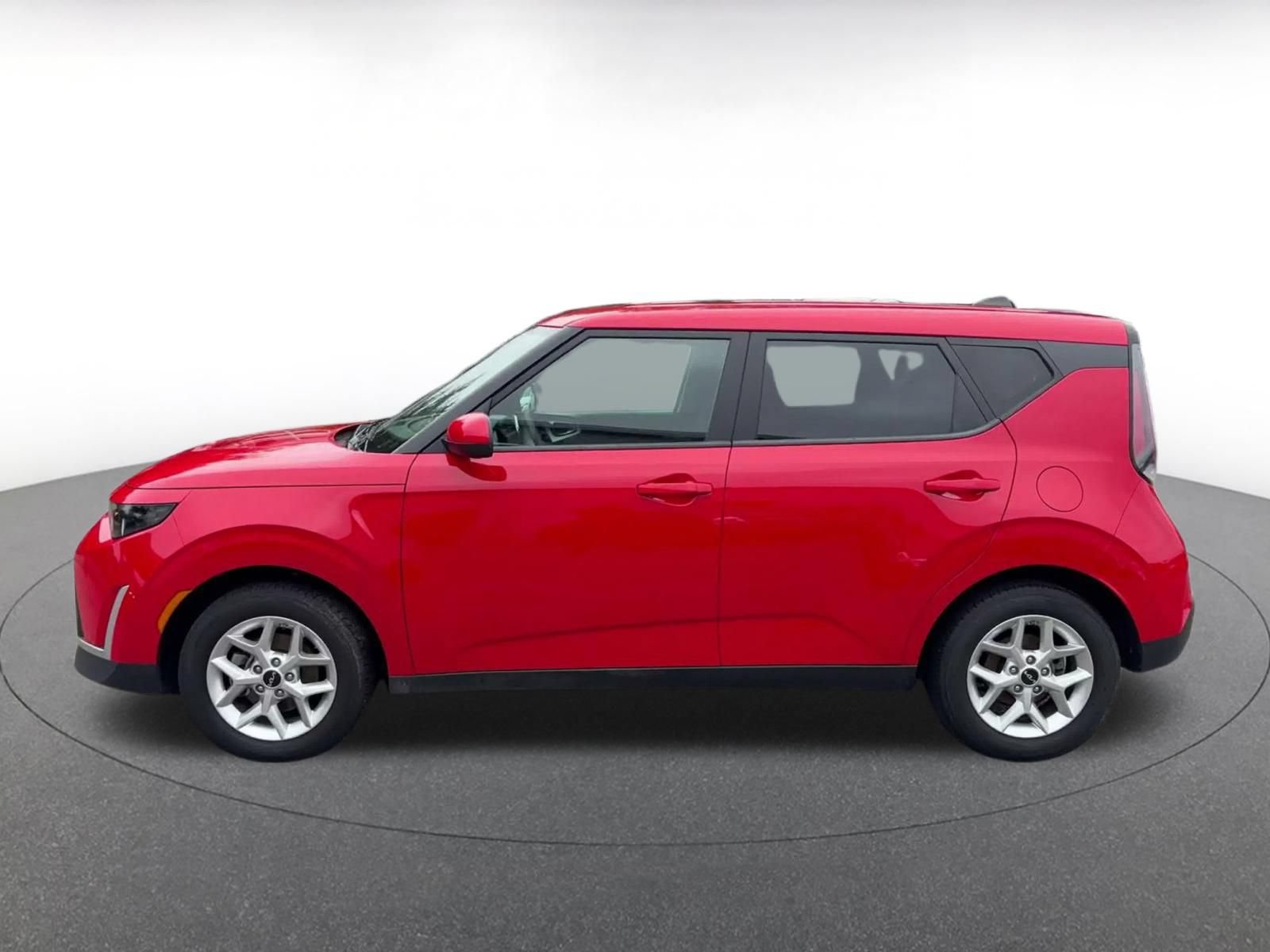 Used 2025 Kia Soul LX w/ LX Technology Package FWD image 7