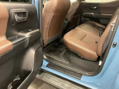 Used 2019 Toyota Tacoma Limited image 24
