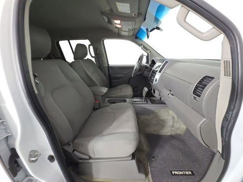 Used 2016 Nissan Frontier SV image 15