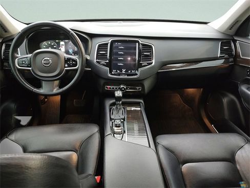 Used 2018 Volvo XC90 T6 Momentum w/ Momentum Plus Package image 12