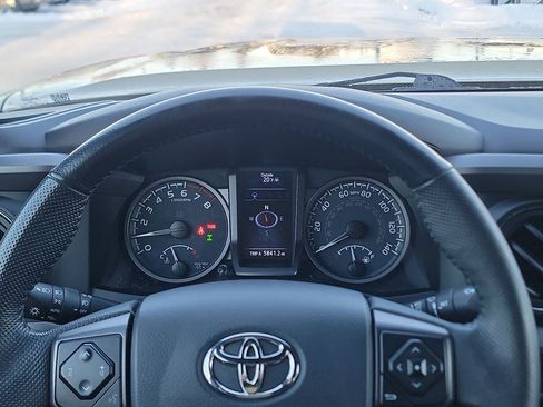 Used 2020 Toyota Tacoma TRD Off-Road image 15