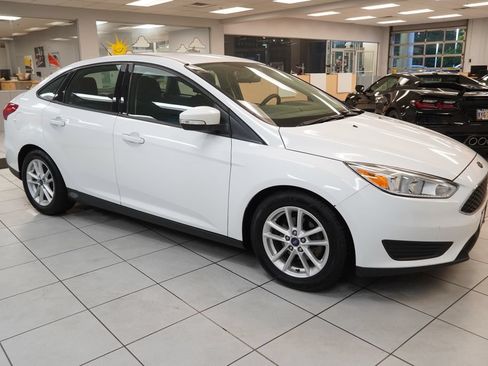 Used 2016 Ford Focus SE FWD image 13