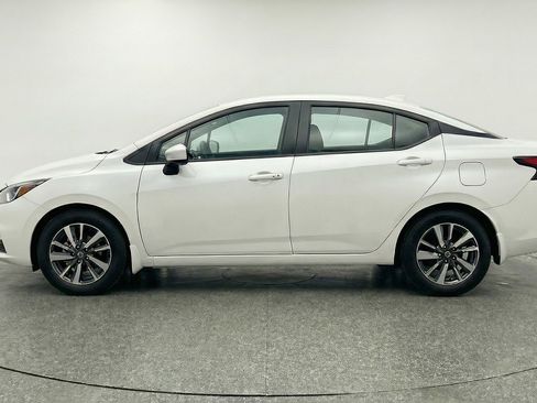 Used 2025 Nissan Versa SV FWD image 5