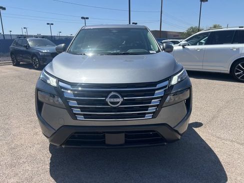 Used 2025 Nissan Rogue SV FWD image 9