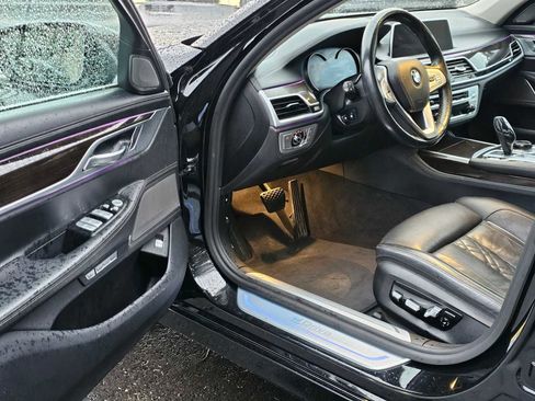 Used 2018 BMW 740e xDrive image 18