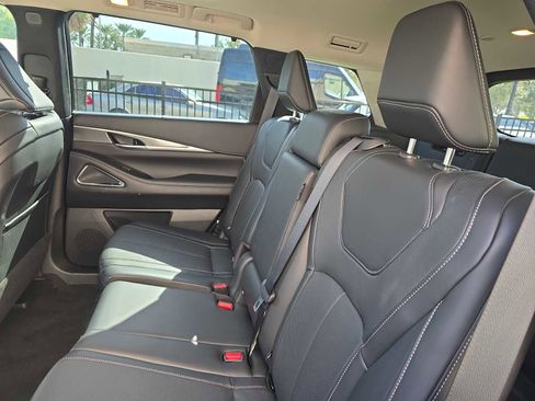 Certified 2025 INFINITI QX60 Luxe image 14