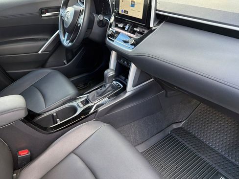 Used 2024 Toyota Corolla Cross XLE w/ Convenience Package image 15