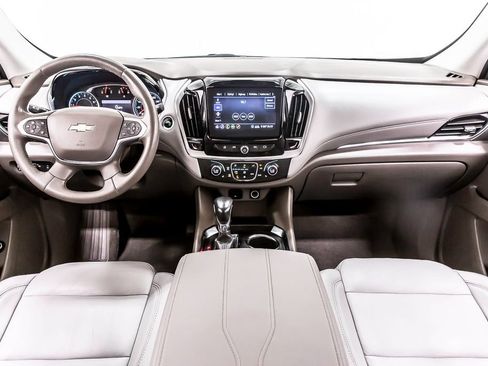 Used 2021 Chevrolet Traverse LT FWD image 17