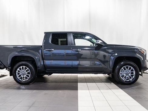 Used 2024 Toyota Tacoma Limited w/ Limited Package (LT) image 3