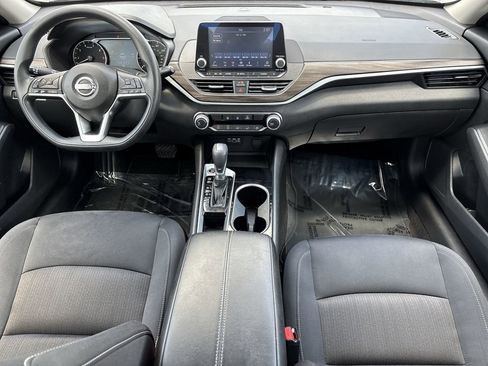 Used 2024 Nissan Altima 2.5 SV FWD image 12