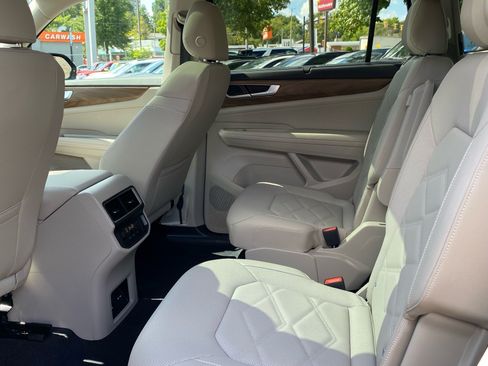 Certified 2026 Volkswagen Atlas SE w/ Panoramic Sunroof Package FWD image 17
