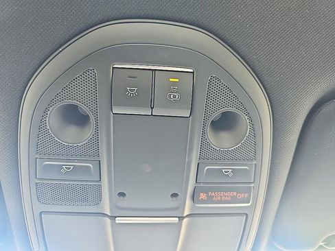 Used 2023 Genesis G70 2.0T RWD image 27