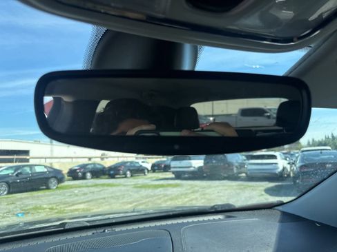 Used 2019 Jeep Cherokee Limited image 21