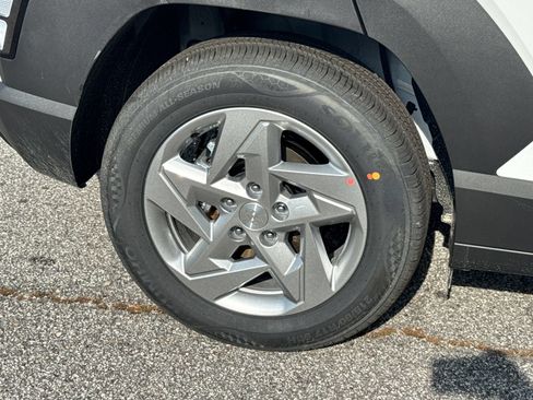 Used 2026 Hyundai Kona SE FWD image 17