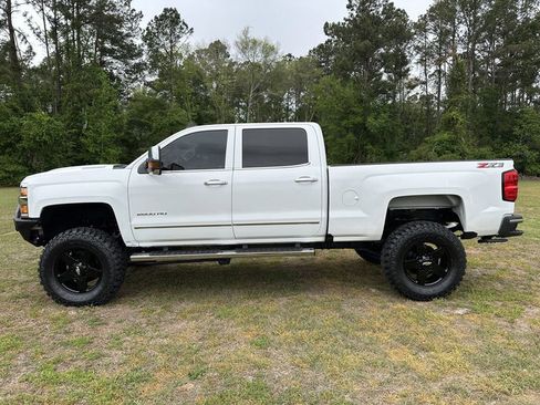 Used 2018 Chevrolet Silverado 2500 LTZ w/ Duramax Plus Package AWD/4WD image 8