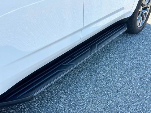 Used 2021 Chevrolet Tahoe LT w/ LT Signature Package image 27