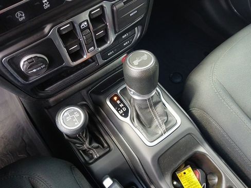 Certified 2022 Jeep Wrangler Unlimited Sahara w/ LED Lighting Group image 25