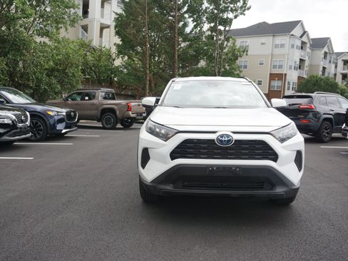 Used 2022 Toyota RAV4 LE AWD/4WD image 2