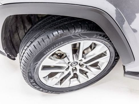 Used 2020 Toyota RAV4 XLE Premium image 11