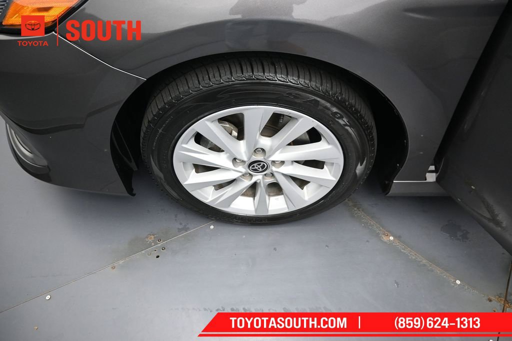 Used 2022 Toyota Camry LE FWD image 32