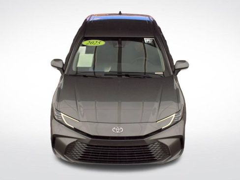 Used 2025 Toyota Camry XLE FWD image 2