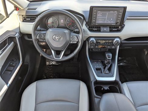 Used 2020 Toyota RAV4 XLE Premium image 16