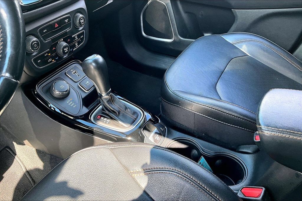 Used 2020 Jeep Compass Limited AWD/4WD image 19