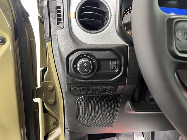 Used 2026 Jeep Gladiator Sport AWD/4WD image 19